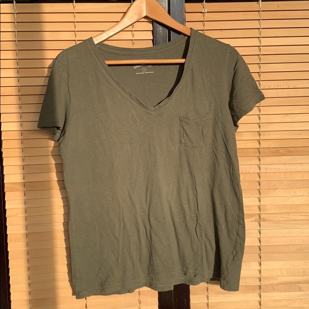 Universal Thread olive green t-shirt with pocket